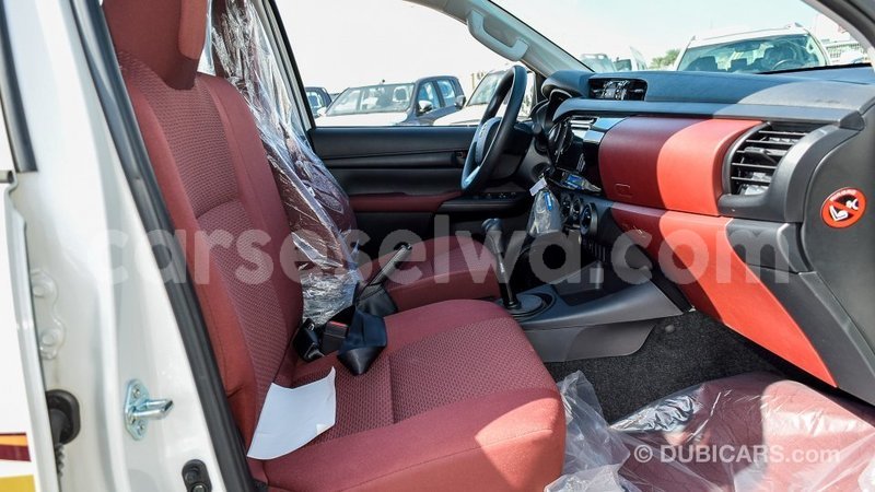 Big with watermark toyota hilux east mah%c3%a9 import dubai 5404