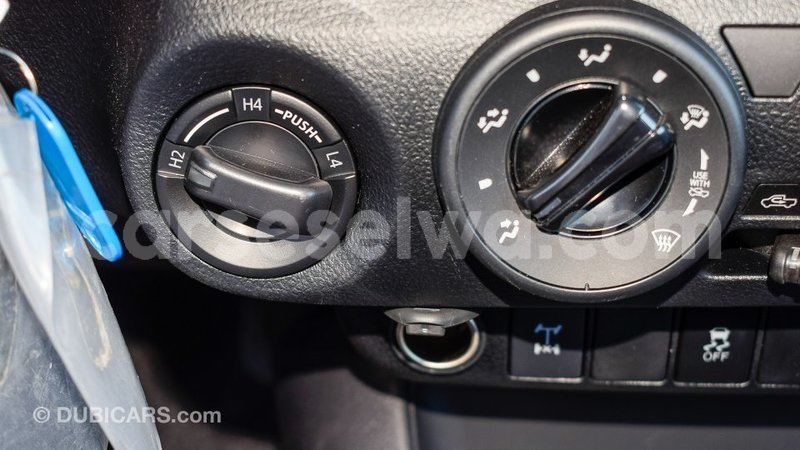 Big with watermark toyota hilux east mah%c3%a9 import dubai 5404