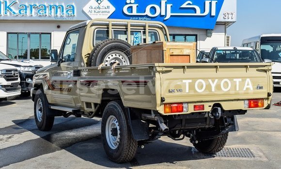 Acheter Import Voiture Toyota Land Cruiser Beige à Import - Dubai, East Mahé Acheter Import Voiture Toyota Land Cruiser Beige à Import - Dubai, East Mahé