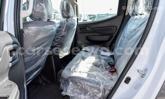 Acheter Import Voiture Mitsubishi L200 Blanc à Import - Dubai, East Mahé Acheter Import Voiture Mitsubishi L200 Blanc à Import - Dubai, East Mahé