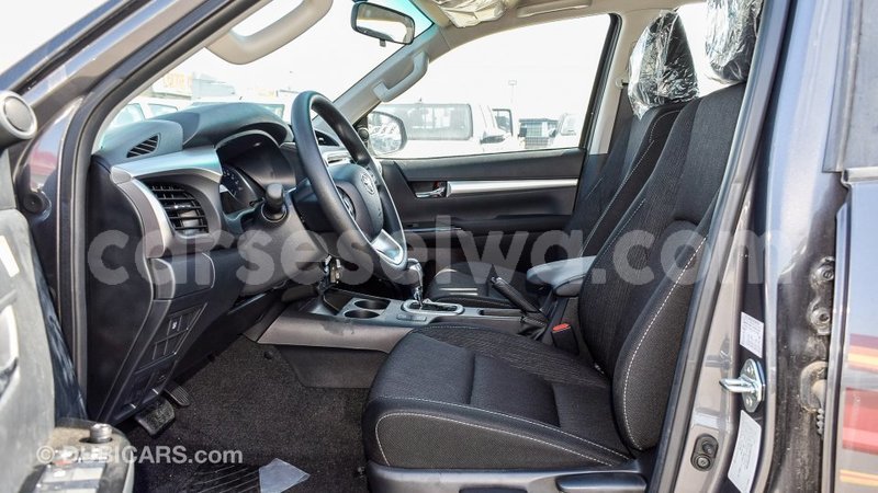 Big with watermark toyota hilux east mah%c3%a9 import dubai 5407