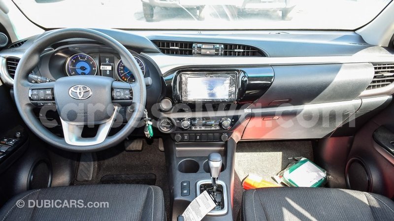 Big with watermark toyota hilux east mah%c3%a9 import dubai 5408