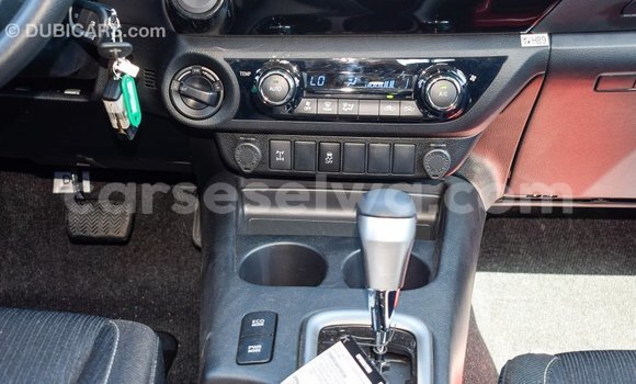 Acheter Import Voiture Toyota Hilux Noir à Import - Dubai, East Mahé Acheter Import Voiture Toyota Hilux Noir à Import - Dubai, East Mahé