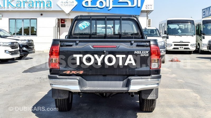 Big with watermark toyota hilux east mah%c3%a9 import dubai 5408