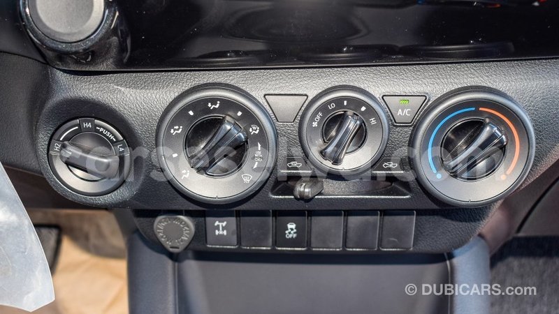 Big with watermark toyota hilux east mah%c3%a9 import dubai 5409