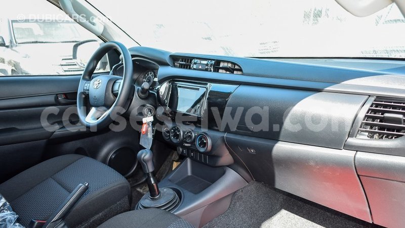 Big with watermark toyota hilux east mah%c3%a9 import dubai 5409