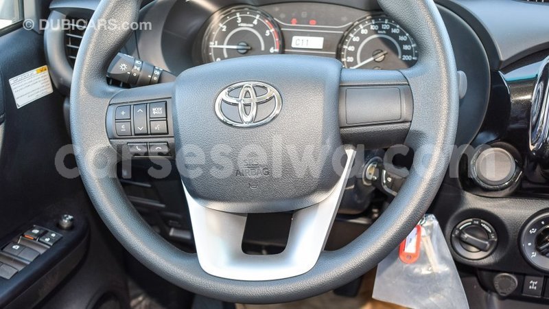 Big with watermark toyota hilux east mah%c3%a9 import dubai 5409