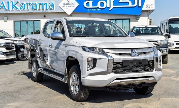Acheter Import Voiture Mitsubishi L200 Blanc à Import - Dubai, East Mahé Acheter Import Voiture Mitsubishi L200 Blanc à Import - Dubai, East Mahé
