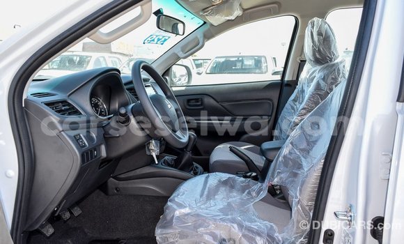 Acheter Import Voiture Mitsubishi L200 Blanc à Import - Dubai, East Mahé Acheter Import Voiture Mitsubishi L200 Blanc à Import - Dubai, East Mahé