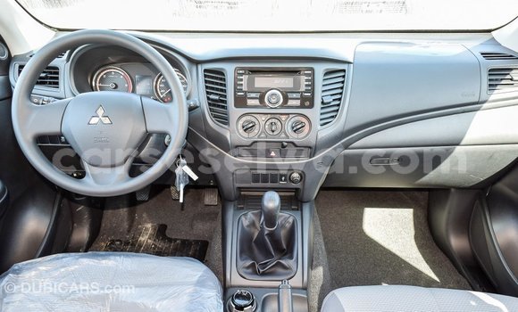 Acheter Import Voiture Mitsubishi L200 Blanc à Import - Dubai, East Mahé Acheter Import Voiture Mitsubishi L200 Blanc à Import - Dubai, East Mahé