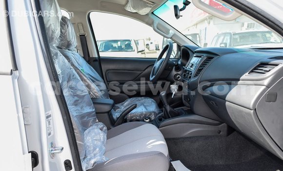 Acheter Import Voiture Mitsubishi L200 Blanc à Import - Dubai, East Mahé Acheter Import Voiture Mitsubishi L200 Blanc à Import - Dubai, East Mahé