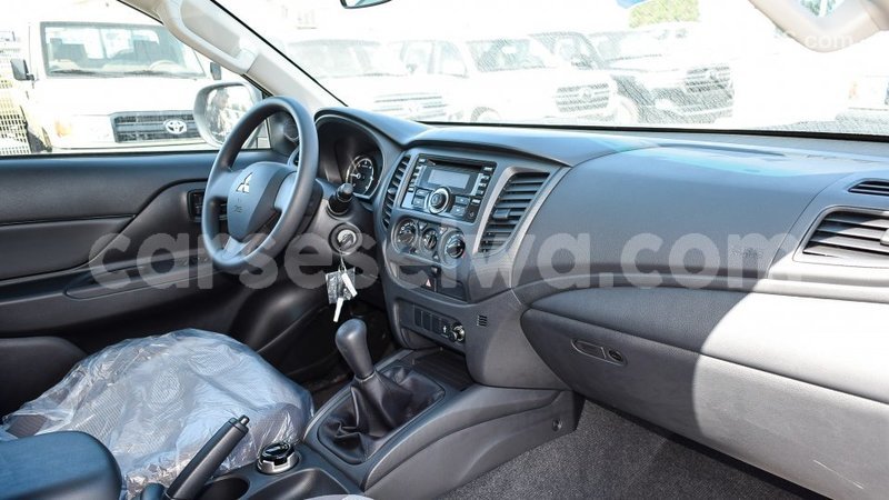 Big with watermark mitsubishi l200 east mah%c3%a9 import dubai 5410