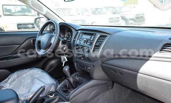 Acheter Import Voiture Mitsubishi L200 Blanc à Import - Dubai, East Mahé Acheter Import Voiture Mitsubishi L200 Blanc à Import - Dubai, East Mahé