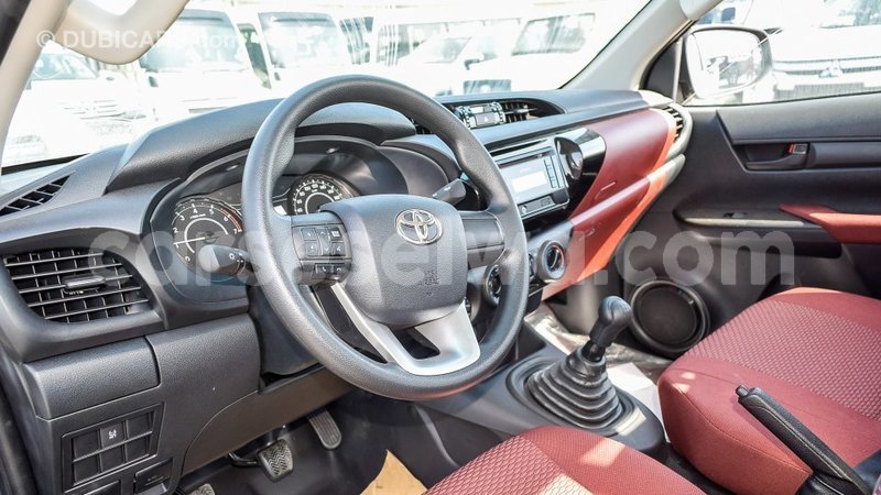 Big with watermark toyota hilux east mah%c3%a9 import dubai 5411