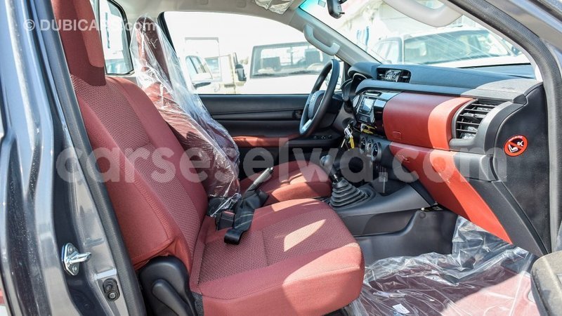 Big with watermark toyota hilux east mah%c3%a9 import dubai 5411