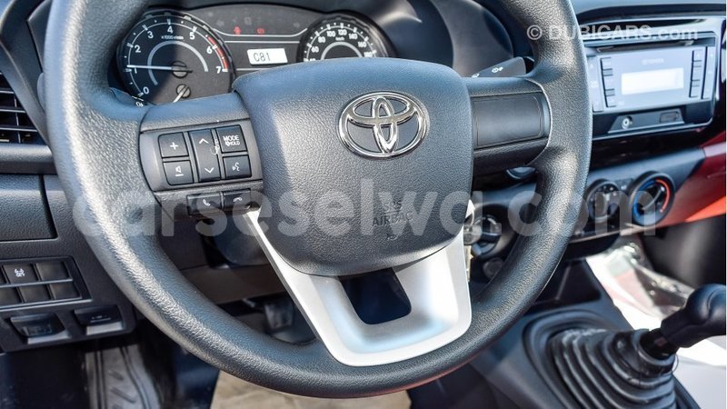Big with watermark toyota hilux east mah%c3%a9 import dubai 5411