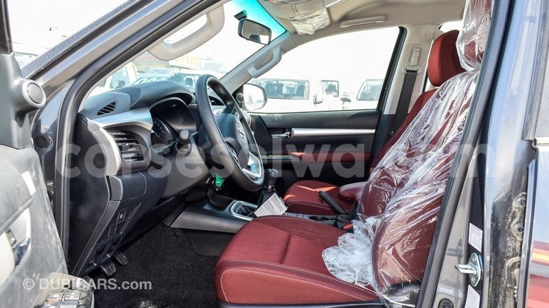 Big with watermark toyota hilux east mah%c3%a9 import dubai 5412