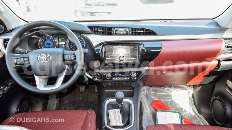 Big with watermark toyota hilux east mah%c3%a9 import dubai 5412