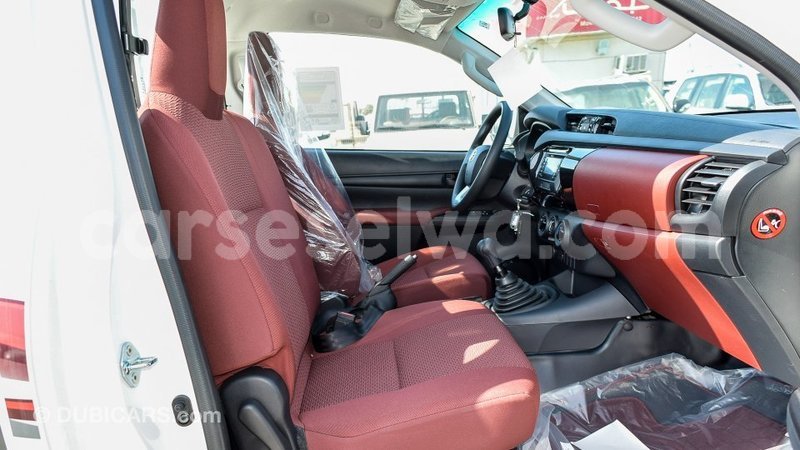 Big with watermark toyota hilux east mah%c3%a9 import dubai 5413