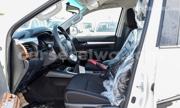 Acheter Import Voiture Toyota Hilux Blanc à Import - Dubai, East Mahé Acheter Import Voiture Toyota Hilux Blanc à Import - Dubai, East Mahé