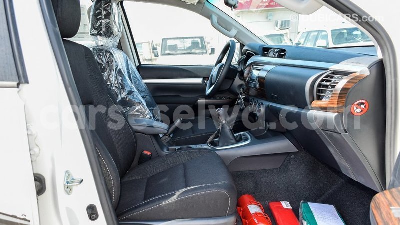 Big with watermark toyota hilux east mah%c3%a9 import dubai 5414