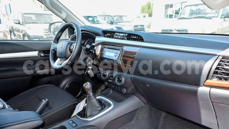 Big with watermark toyota hilux east mah%c3%a9 import dubai 5414