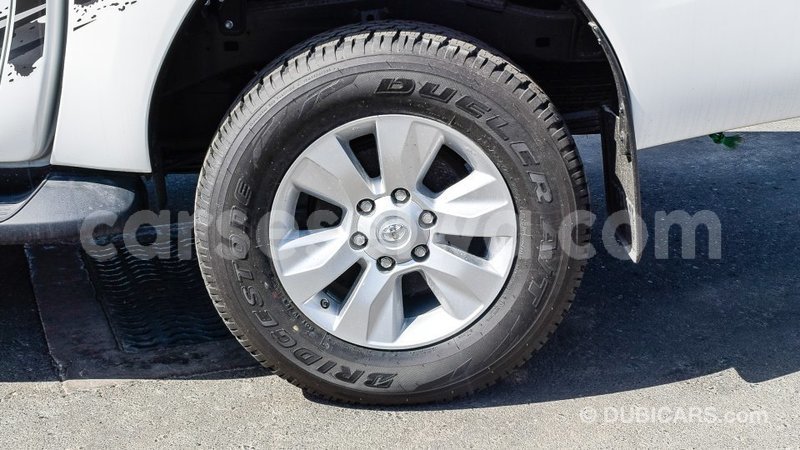 Big with watermark toyota hilux east mah%c3%a9 import dubai 5414