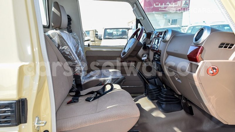 Big with watermark toyota land cruiser east mah%c3%a9 import dubai 5415
