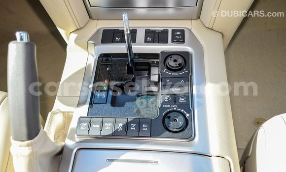Acheter Import Voiture Toyota Land Cruiser Blanc à Import - Dubai, East Mahé Acheter Import Voiture Toyota Land Cruiser Blanc à Import - Dubai, East Mahé
