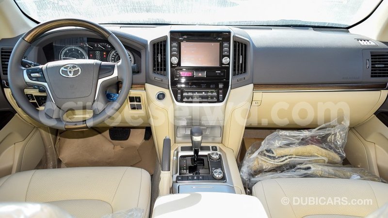 Big with watermark toyota land cruiser east mah%c3%a9 import dubai 5417