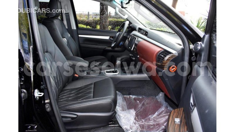 Big with watermark toyota hilux east mah%c3%a9 import dubai 5420