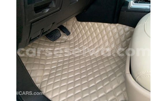 Acheter Import Voiture Toyota Land Cruiser Bleu à Import - Dubai, East Mahé Acheter Import Voiture Toyota Land Cruiser Bleu à Import - Dubai, East Mahé