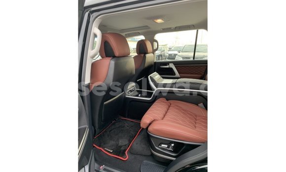 Buy Import Toyota Land Cruiser Black Car in Import - Dubai in East Mahé Buy Import Toyota Land Cruiser Black Car in Import - Dubai in East Mahé