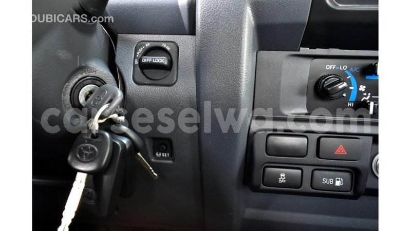 Big with watermark toyota land cruiser east mah%c3%a9 import dubai 5440