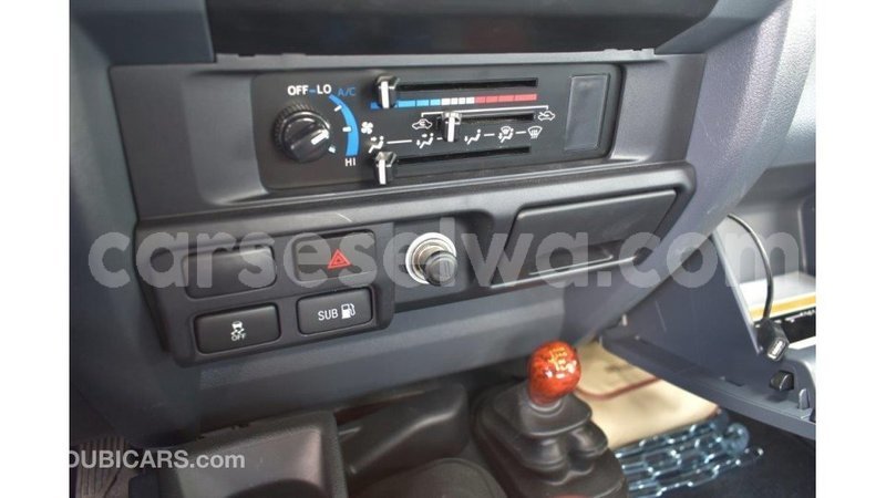 Big with watermark toyota land cruiser east mah%c3%a9 import dubai 5440