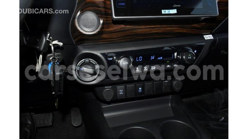 Big with watermark toyota hilux east mah%c3%a9 import dubai 5444