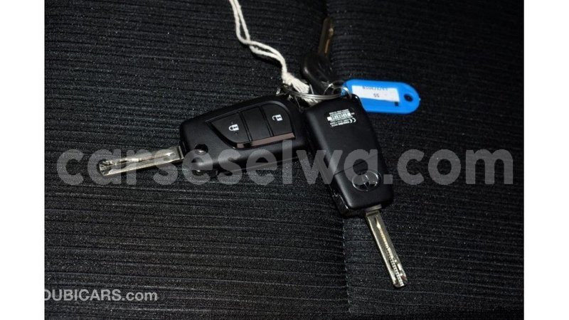 Big with watermark toyota hilux east mah%c3%a9 import dubai 5444