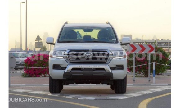 Buy Import Toyota Land Cruiser White Car in Import - Dubai in East Mahé Buy Import Toyota Land Cruiser White Car in Import - Dubai in East Mahé