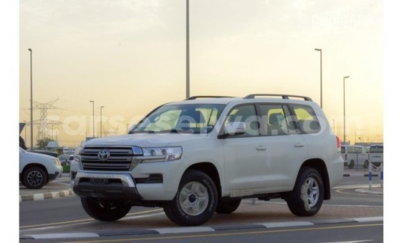 Buy Import Toyota Land Cruiser White Car in Import - Dubai in East Mahé Buy Import Toyota Land Cruiser White Car in Import - Dubai in East Mahé