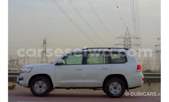 Buy Import Toyota Land Cruiser White Car in Import - Dubai in East Mahé Buy Import Toyota Land Cruiser White Car in Import - Dubai in East Mahé