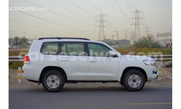 Buy Import Toyota Land Cruiser White Car in Import - Dubai in East Mahé Buy Import Toyota Land Cruiser White Car in Import - Dubai in East Mahé