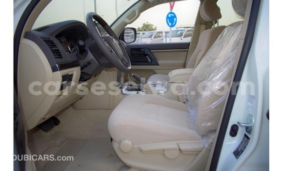 Buy Import Toyota Land Cruiser White Car in Import - Dubai in East Mahé Buy Import Toyota Land Cruiser White Car in Import - Dubai in East Mahé