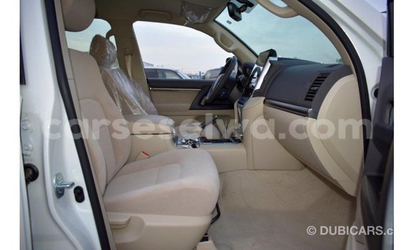 Buy Import Toyota Land Cruiser White Car in Import - Dubai in East Mahé Buy Import Toyota Land Cruiser White Car in Import - Dubai in East Mahé