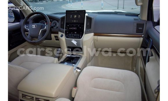 Buy Import Toyota Land Cruiser White Car in Import - Dubai in East Mahé Buy Import Toyota Land Cruiser White Car in Import - Dubai in East Mahé