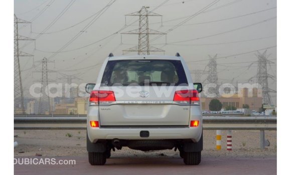 Buy Import Toyota Land Cruiser White Car in Import - Dubai in East Mahé Buy Import Toyota Land Cruiser White Car in Import - Dubai in East Mahé
