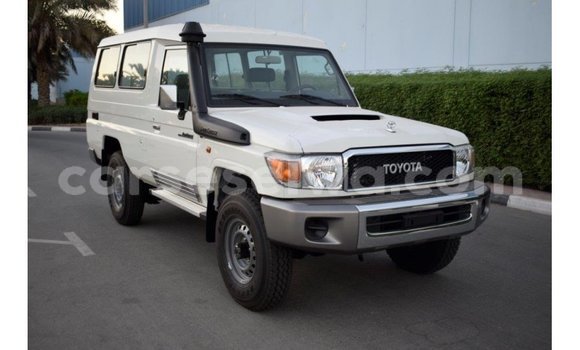 Buy Import Toyota Land Cruiser White Car in Import - Dubai in East Mahé Buy Import Toyota Land Cruiser White Car in Import - Dubai in East Mahé