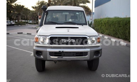 Buy Import Toyota Land Cruiser White Car in Import - Dubai in East Mahé Buy Import Toyota Land Cruiser White Car in Import - Dubai in East Mahé