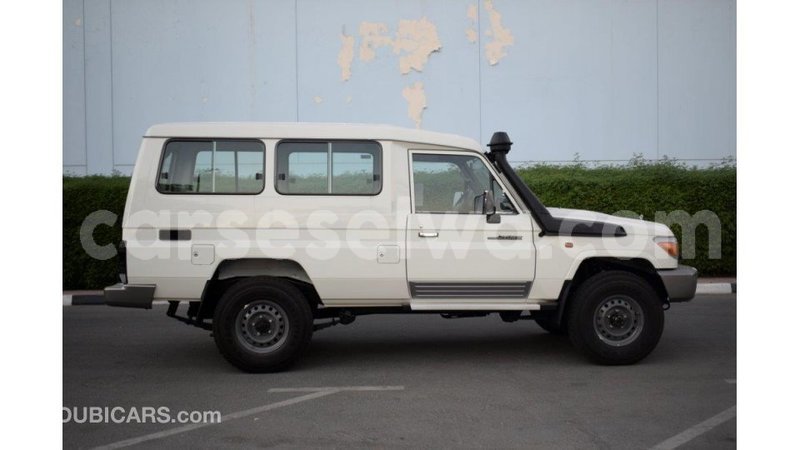 Big with watermark toyota land cruiser east mah%c3%a9 import dubai 5455