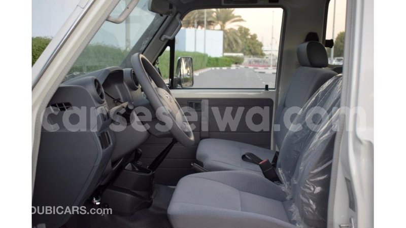 Big with watermark toyota land cruiser east mah%c3%a9 import dubai 5455