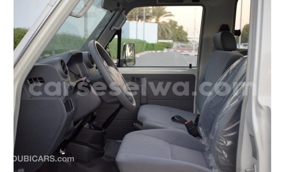 Buy Import Toyota Land Cruiser White Car in Import - Dubai in East Mahé Buy Import Toyota Land Cruiser White Car in Import - Dubai in East Mahé